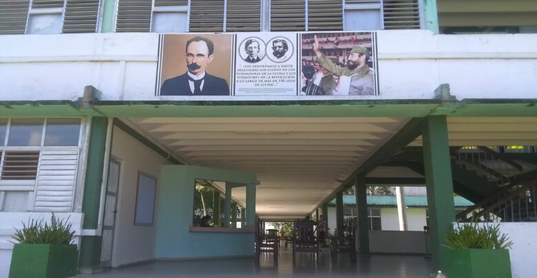 Escuela Pedagógica Rafael Ferro funciona como Hospital Pediátrico de campaña