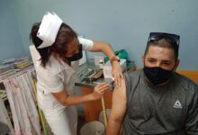 Aplicación de la primera dosis de Abdala en Sandino a paciente diabético