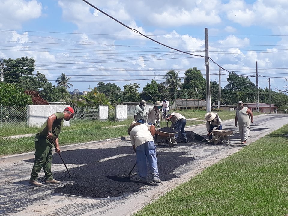 Corrigen baches existentes en importantes arterias de Ciudad Sandino