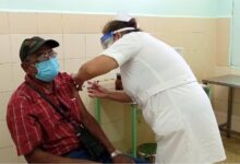Inmunizan con Abdala a pacientes con enfermedades renales crónicas en Sandino