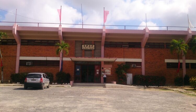 Retornan a las clases presenciales estudiantes de grados terminales de la enseñanza deportiva