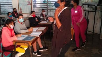 Saludan Jornada del Educador trabajadores y alumnos del centro escolar Jose Martí de Las Martinas