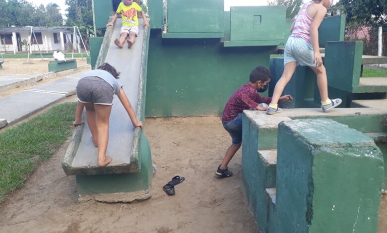 Divertimento eso y más en el Parque infantil de la zona P de Sandino