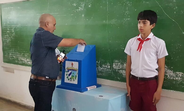 Máximas autoridades del Partido y el Gobierno en Sandino ejercen su dereho al voto