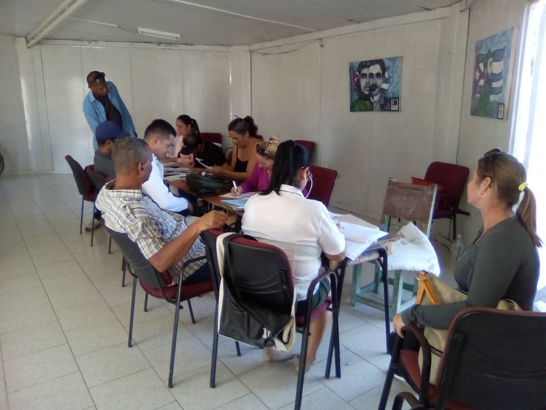 Oficina de Trámites atiende moradores afectados por Ian en Sandino