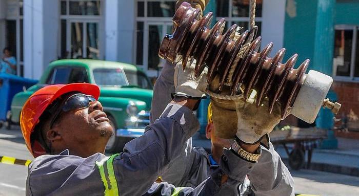 trabajadores eléctricos pinar