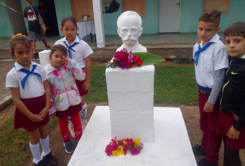 escuelas primarias homenaje a José Martí