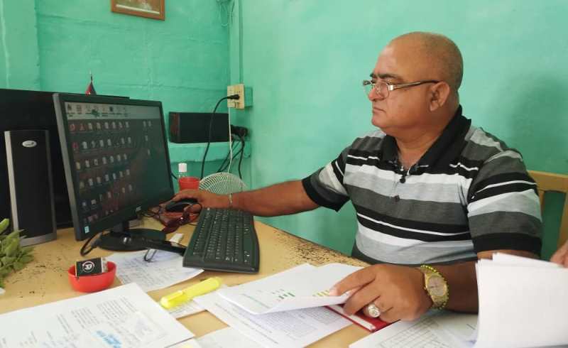 ueb doble vía eficiencia economica