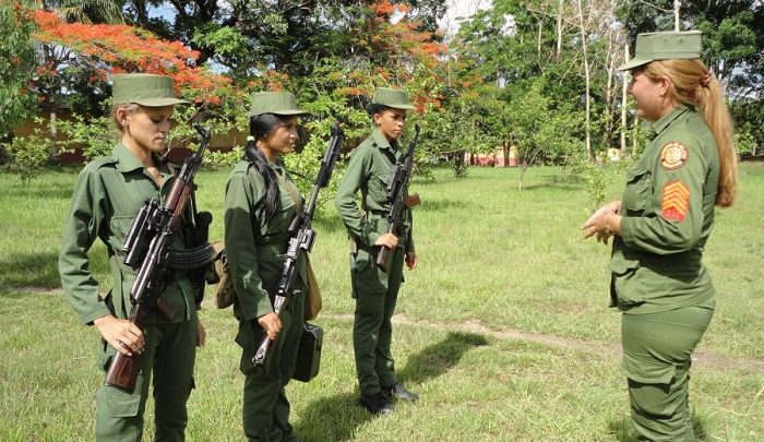 servicio militar voluntario femenino