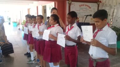 De pláceme estudiantes y trabajadores de la escuela especial Augusto César Sandino