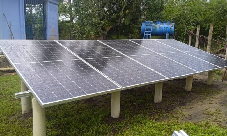 Paneles solares se instalan en estaciones de bombeo de agua de Sandino