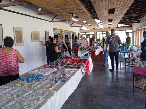 Salón de Artesanía Utilitaria Madera Dura