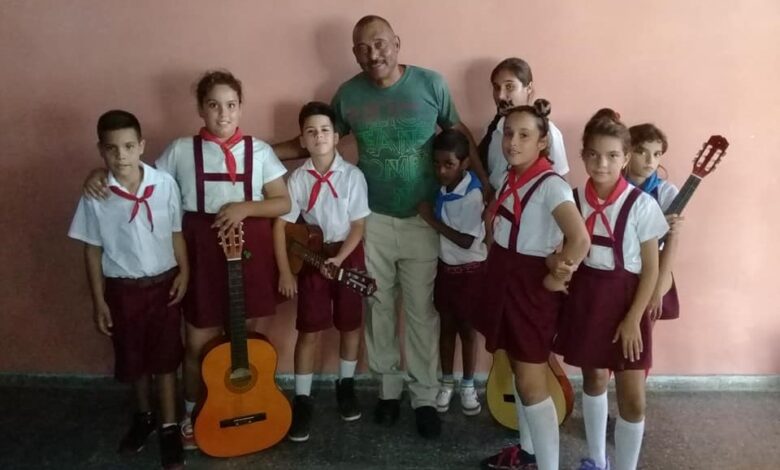 proyecto renacer guitarra Heriberto León Pino