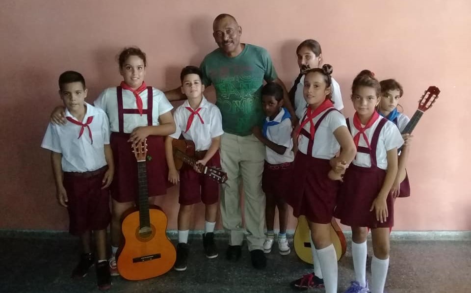 proyecto renacer guitarra Heriberto León Pino