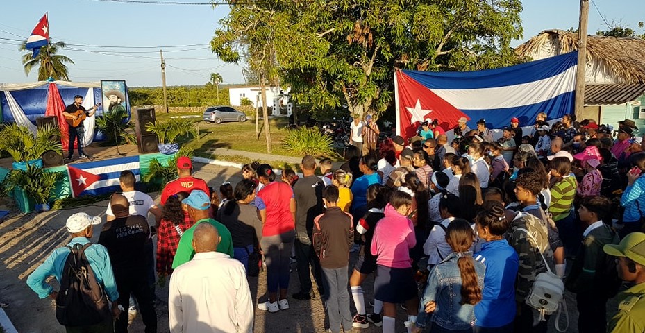 Mar de flores para Camilo Cienfuegos