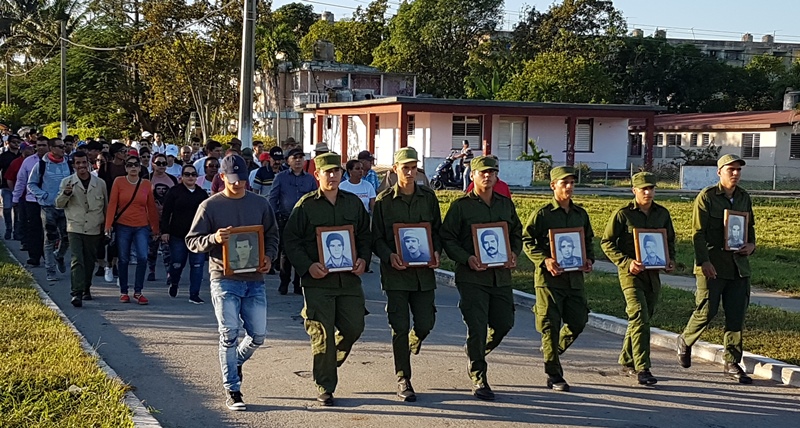 Homenaje a los héroes en Sandino