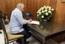 Díaz-Canel firma libro de condolencias por atentado en Rusia