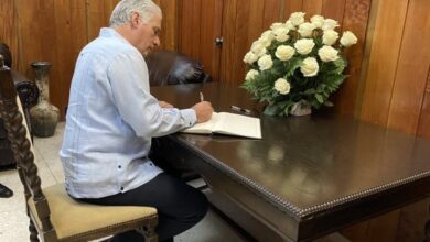 Díaz-Canel firma libro de condolencias por atentado en Rusia