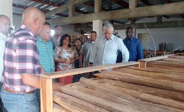 Presidente cubano visita centros productivos en Sandino