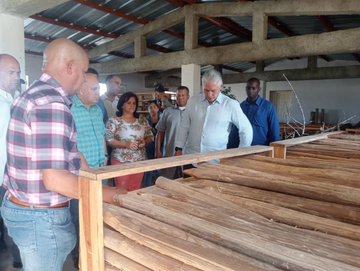 Presidente cubano visita centros productivos en Sandino