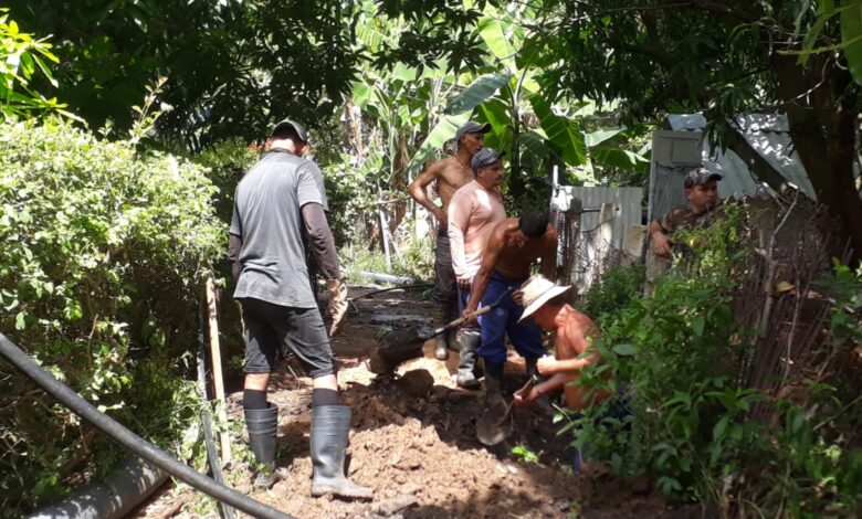 obstrucción en redes sanitarias, brigada de Acueducto y Alcantarillado en Sandino