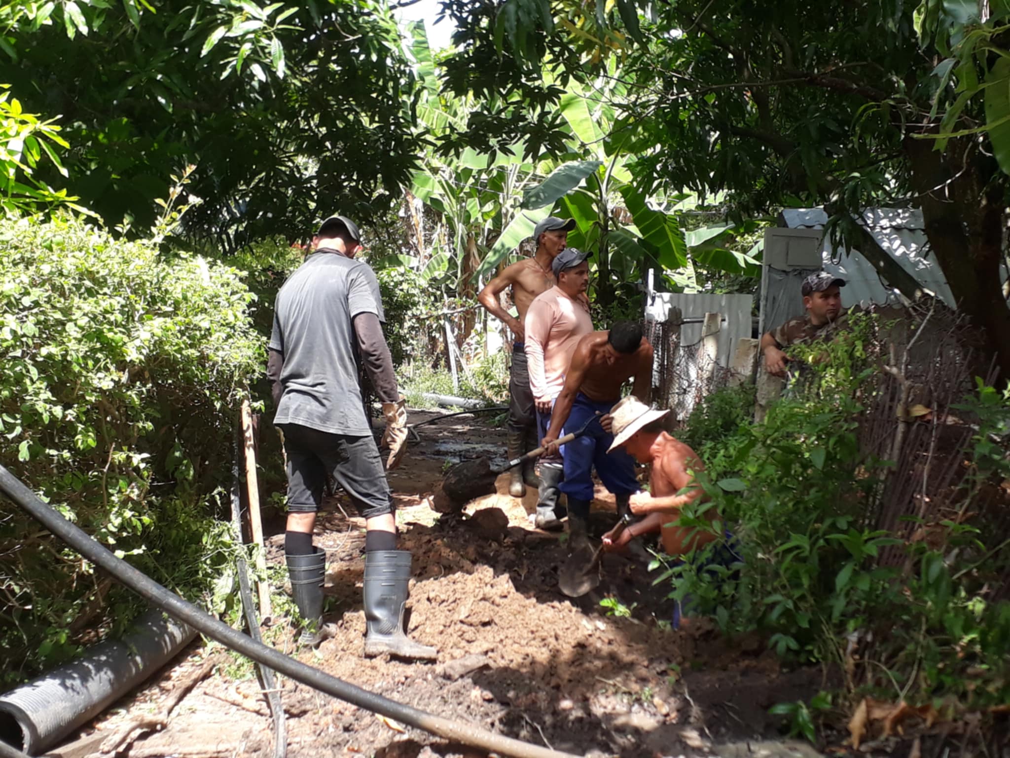 obstrucción en redes sanitarias, brigada de Acueducto y Alcantarillado en Sandino