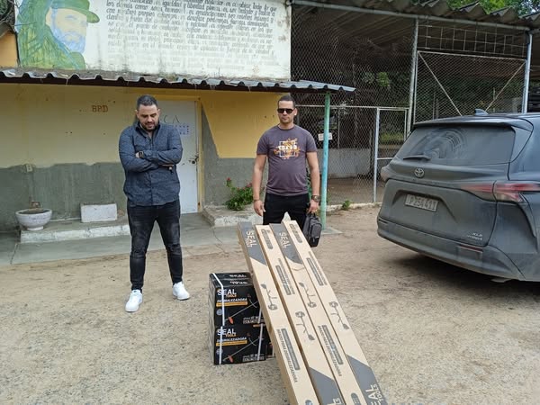 Comunales donación de máquinas de chapear Milton Docampo Pérez