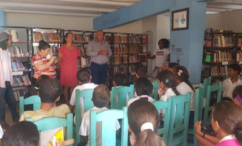 biblioteca pública sandino