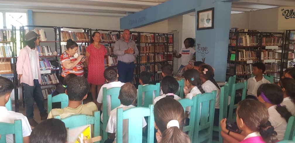 biblioteca pública sandino
