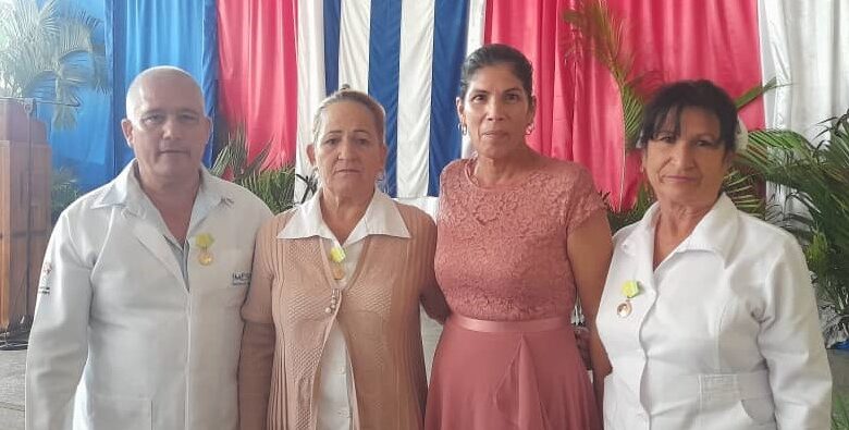 Sandino honra a sus héroes de bata blanca en el Día de la Medicina Latinoamericana