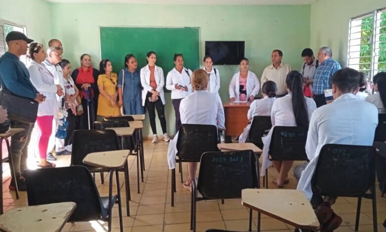 reciben graduados demedicina policlínico Ernesto Guevara sandino